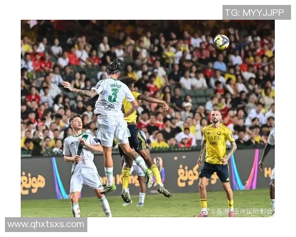 探索足球巨星背后的个性魅力：从场上风采到场下生活的全方位解析